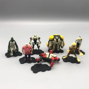 Lotto lavoro Ben 10 mini action figure 2/3" su supporti bundle - Foto 1 di 5