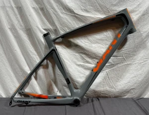 2014 Giant Defy 1 Medium Composite Carbon Road Bike Frame +Bottom Bracket CLEAN - Picture 1 of 9