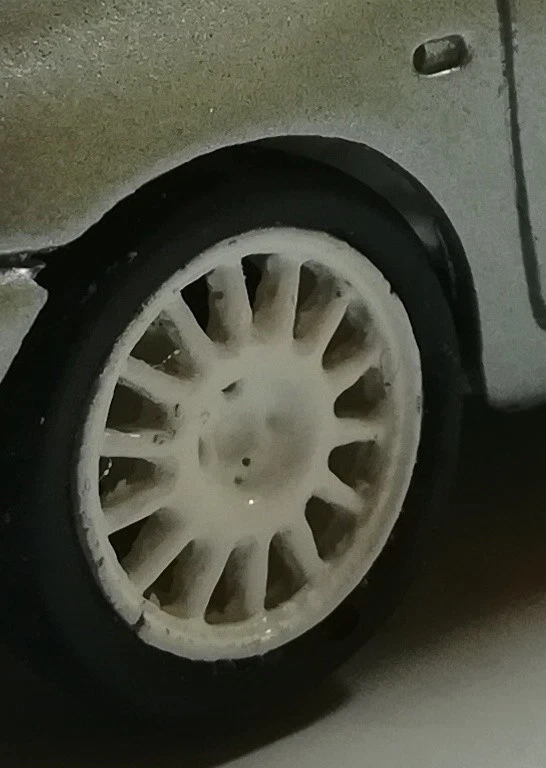 Cerchi in resina 14 razze 4 fori  1 /43  Transkit Rally Pista Terra - Immagine 1 di 2