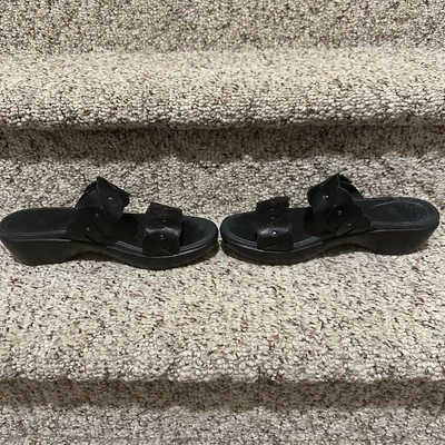 Sandalias Dansko Slide para mujer talla 39 EU 8-8,5 EE. UU. cuero negro correa ajustable brads de metal Foto 1 de 4