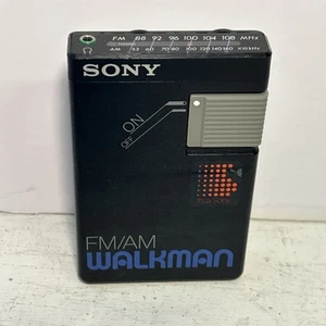 Radio portatile vintage Sony FM/AM Walkman modello SRF-21W testata funziona benissimo! - Foto 1 di 4
