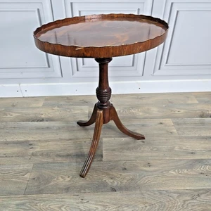 Antique Wine Side Table Turned Pedestal - End Lamp Table With Carved Gallery - Picture 1 of 24