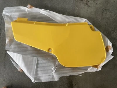 Placa lateral izquierda/cubierta del marco Suzuki RM80 1986-1995 NOS OEM #47211-02B00-25Y Foto 1 de 4