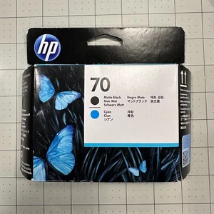 Genuine HP 70 Matte Black & Cyan Printhead C9404A - Z2100 Z5200 Z5400 Oct 2022 - Afbeelding 1 van 1