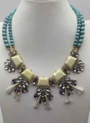 Chico's Aqua 珠、奶油色和白色流苏制作这条美丽的项链 — 第 1/3 张图片