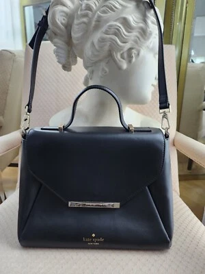 Bolso de caja Kate Spade New York de cuero negro con asa superior con correa para el hombro usado en excelente estado Foto 1 de 4