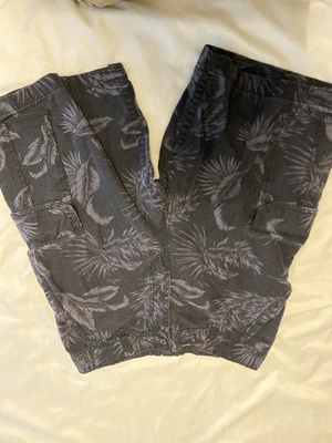 Men’s Faded Glory Palm Print Shorts Size 32 Black 100 Cotton - Image 1 of 3