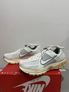 Nike Zoom Vomero 5 shoe FJ2028-101 woman size 7 /men size 5.5 New Fast ship - Picture 1 of 6