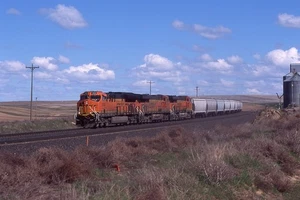 GH Original Slide BNSF ET44C4 #3950+2 w/Grain Train - Beatrice WA 2017 - Picture 1 of 1