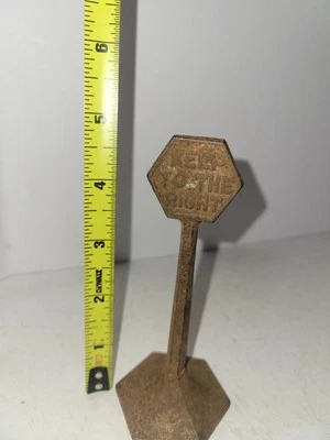 Arcade prewar standard gauge Cast Metal Road Sign - no parking - keep right - Image 1 of 4