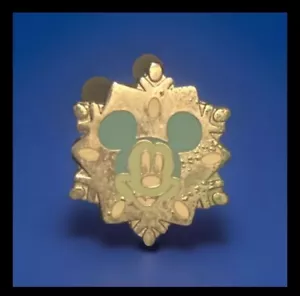 Disney Trading Pin 58474 Mickey Mouse Snowflake DLR Hidden Mickey 2007 FREE SHIP - Picture 1 of 1