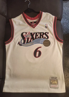 Mitchell & Ness Allen Iverson Philadelphia 76ers Swingman Jersey - White - L - Image 1 of 4