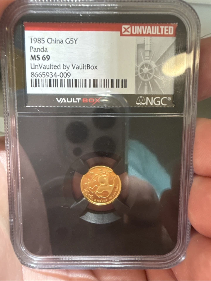 1985 1/20th OZ .999 Gold MS69 China G5Y "PANDA" Vaultbox Label - Image 1 of 4