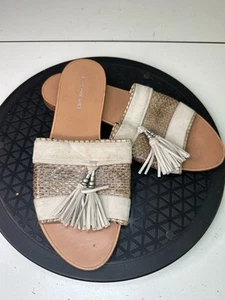 Pour La Victoire Women's Flat Beige Sandals Leather Sz 6.5 US - Picture 1 of 8