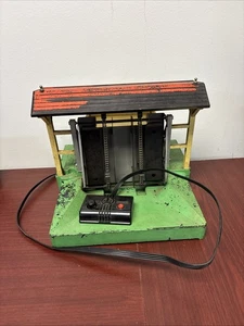 Lionel O gage MOTORIZED EARLY VINTAGE LUMBER SHED LOG LOADER #164.   UNTESTED. - Picture 1 of 8