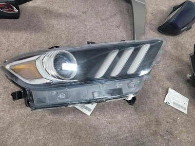 2015-2022 Ford Mustang Front Right Passenger Side Headlight, HID Foto 1 de 4