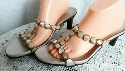 NUEVO CON ETIQUETAS Vaneli Slip On Pump 3" Tacón Piedra Perlada Cabachon Metálico Talla 10M Foto 1 de 4