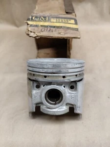 NOS OEM 1949-51 Oldsmobile 8cyl piston head .003 oversize GM # 556343 - Picture 1 of 3