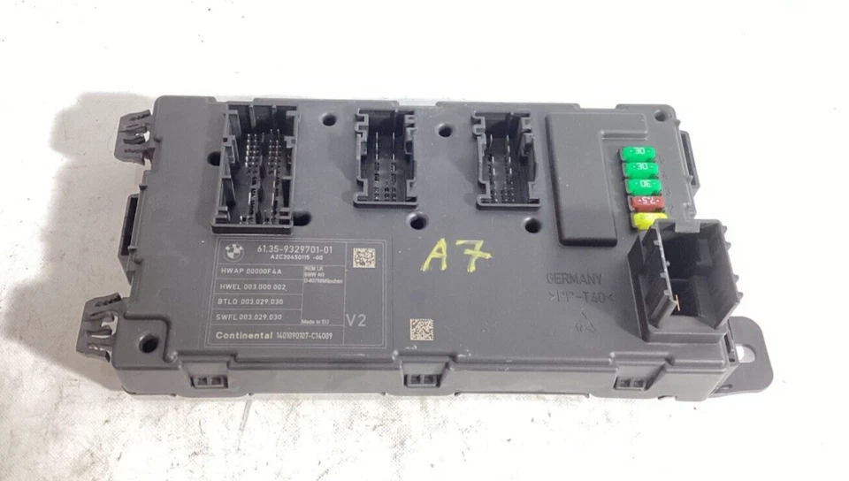 2012-2016 宝马 328i F30 熔丝盒继电器模块单元 9329701 原始设备制造商。 — 第 1/4 张图片