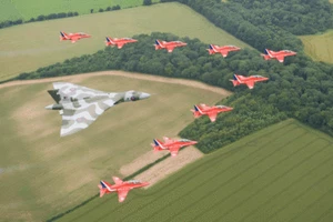 Vulcan Bomber Plane Wall Art Printed Canvas Stretched Over A Solid Pine Frame - Picture 1 of 3