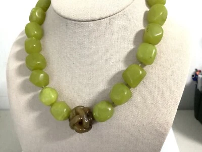 Collar de cuentas de jade oliva vintage, antiguo nudo sin fin chino tallado marrón jade Foto 1 de 4