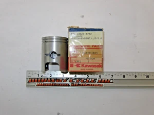 KAWASAKI KH100 G3SS G4TR KD100 KE100 NOS OEM .020 OVERSIZE PISTON 13029-0702 jh - Picture 1 of 6