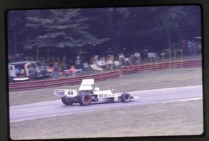 Alan Jones #64 Lola T332 - 1976 SCCA/USAC F5000 Mid-Ohio - Vintage Race Slide - Picture 1 of 3