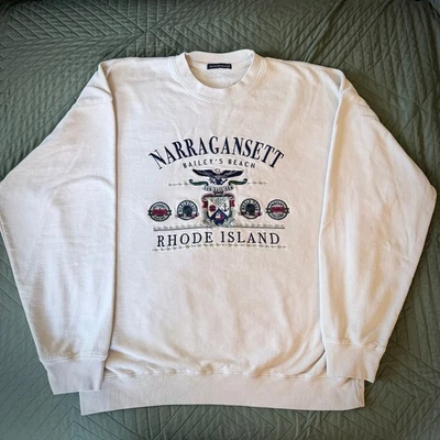 Sudadera Brandy Melville Narragansett Bailey's Beach Rhode Island cuello redondo Foto 1 de 4