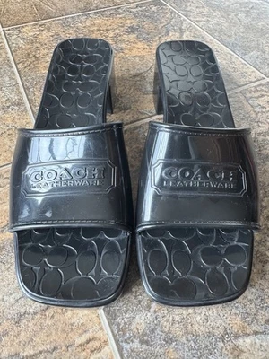 Sandalias Coach Scarlett de goma con logotipo sin cordones - negras, para mujer talla 10 " Foto 1 de 4