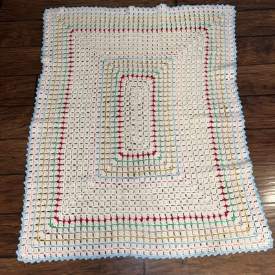 Mantas bebé ganchillo hechas a mano. "En blanco roto y pasteles 36"" X 46""" Foto 1 de 4