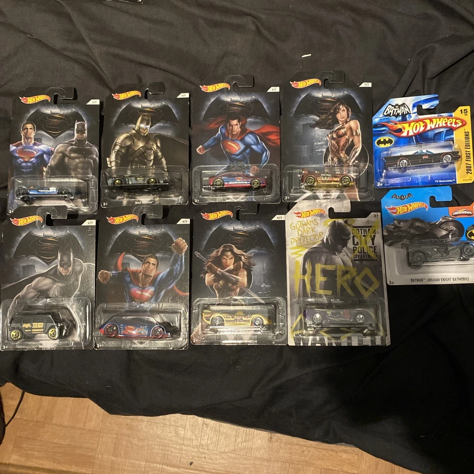 Juego completo de 8 (2016) Hot Wheels diecast Batman v Superman serie de coches.  Foto 1 de 4