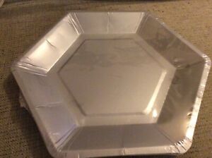 BNIP New Pack of 8 Shiny Foil Paper Plates - Silver - 23cm Hexagon