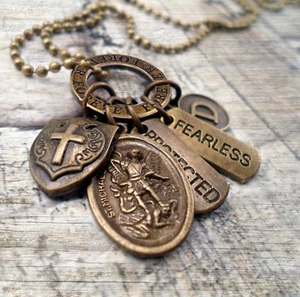 Collana Arcangelo Michele Bronzo con Scudo a Croce, Ciondoli Protetti & Senza Paura - Foto 1 di 5