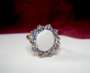 10K GELBGOLD OVALER OPAL CABOCHON MIT RUNDEN AMETHYST AKZENTEN RINGGRÖSSE 8,5 INDIEN - Bild 1 von 11