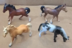Lote De Colección 2 Caballos Norcrest Japón 6" Largo 5" Alto Figura Cerámica y China de Hueso  - Imagen 1 de 15