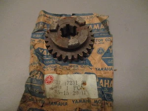 NOS Yamaha OEM 3rd Wheel Gear 1975-1976 RD125 1972 LS2 307-17231-00 - Imagen 1 de 2