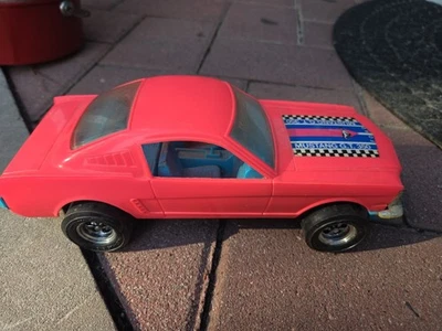 Coche de juguete vintage Tootsietoy 1965 plástico Ford Mustang GT 350 Fastback rosa azul Foto 1 de 4