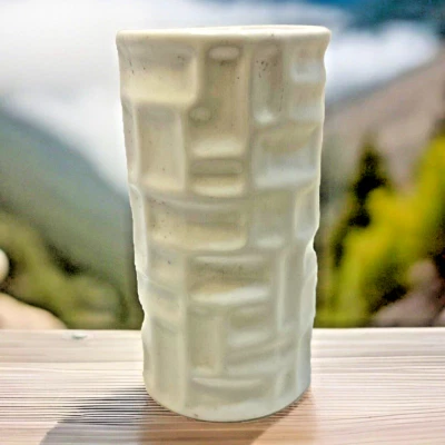 Jarrón de cerámica blanco diseño geométrico 4,5” vidrio de leche MCM Foto 1 de 4