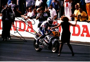 Wayne Gardner - Honda NSR 500cc handsigniertes Foto 12x8 Autogramm bei - Bild 1 von 1