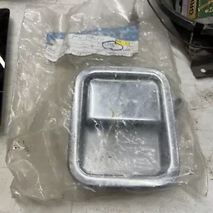 NOS Volvo 3080802 Right Side Outside Door Handle - Picture 1 of 4