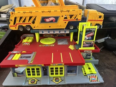 Matchbox Super Service Center 1995 Action System Vintage Semi Truck Truck + Lot - Image 1 of 4