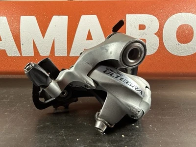 Câmbio traseiro Shimano Ultegra RD-6700 10 velocidades gaiola curta estrada prata #18 - Imagem 1 de 4