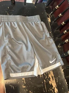 Boy's Youth Nike Basketball Athletic Gym Shorts Gray Kids  size Small S Dri-Fit - Picture 1 of 6