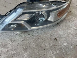 2010-2012 Ford Taurus Driver Left Halogen Headlight Genuine OEM - Picture 1 of 5