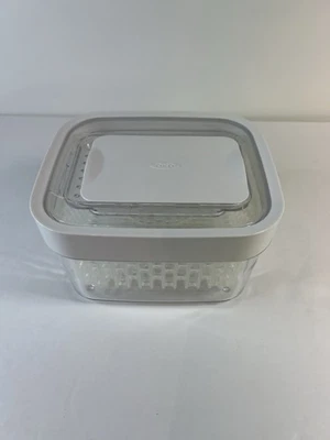 OXO Good Grips GreenSaver Produce Keeper 1,6 cuartos Foto 1 de 4