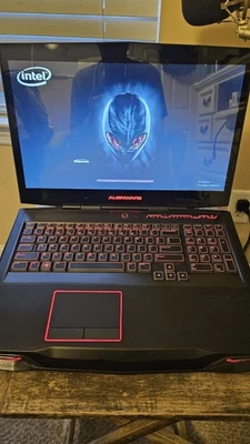 Alienware M17X R3 Laptop i7-2820QM 2GHz  4GB RAM 699GB HDD/112GB S RED - Image 1 of 4