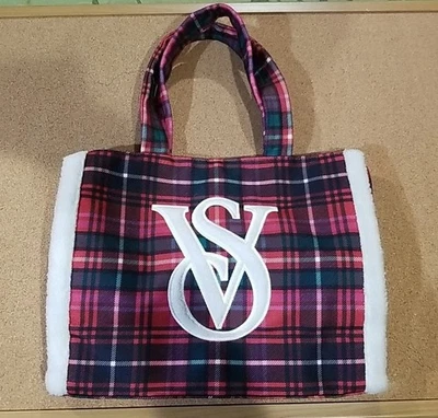 Victoria’s Secret 2022 Large Plaid Holiday Tote Bag Red Green Faux Fur Trim Nwot - Image 1 of 4