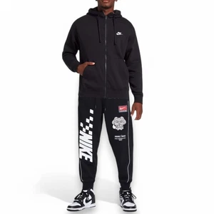 Nike Men's Sneakerhead Sweatsuit Size XL Fleece Hoodie + Joggers Shoedog NWT - Picture 1 of 12
