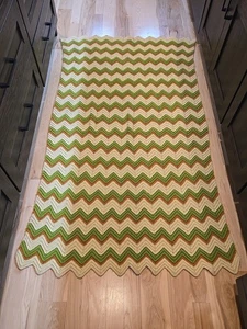 "Manta de ganchillo afgana vintage hecha a mano tostada/verde 74""x40""" - Imagen 1 de 8