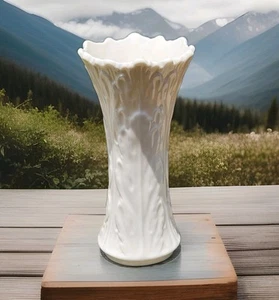 Vintage Lenox Porcelain Acanthus Leaf Ivory Vase 6" Tall Flower Vase - Picture 1 of 9